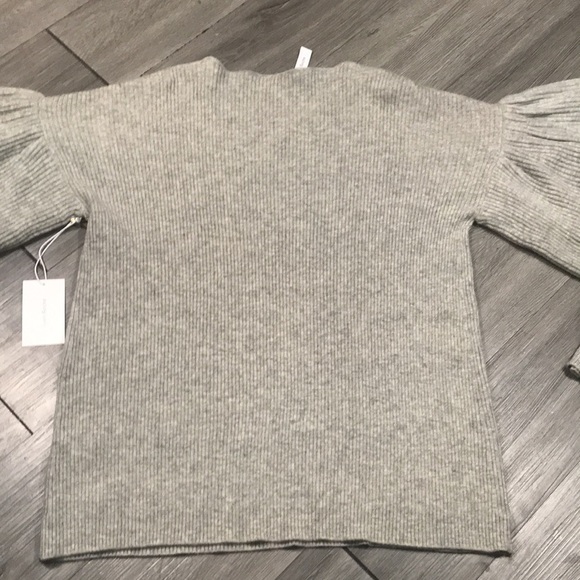 RYAN ROCHE NWT Ruffle Sleeve 100% Cashmere Gray Sweater size M - Picture 9 of 10